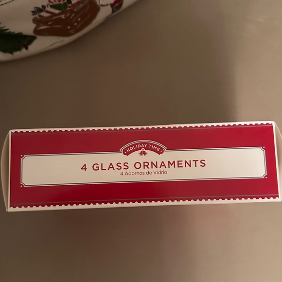 4 Christmas Ornaments set with flower mistletoe red green white - Picture 3 of 5